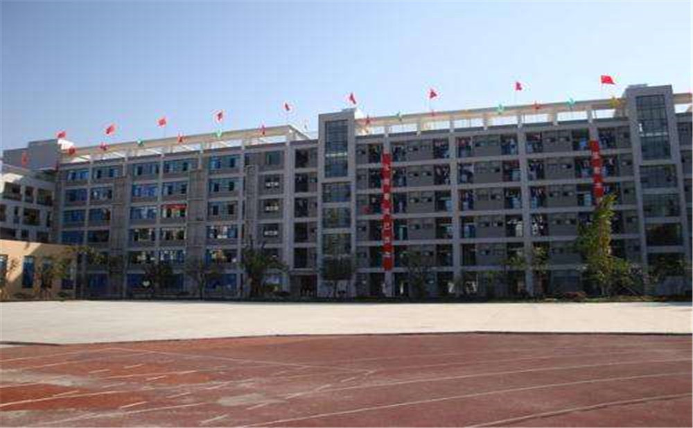 成都十二中（四川大學(xué)附屬中學(xué)）的錄取分?jǐn)?shù)是多少？