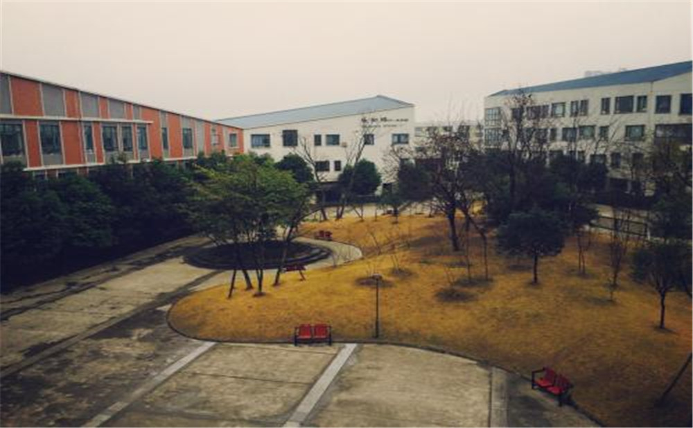 成都實驗外國語學(xué)校（西區(qū)）的宿舍怎么樣？