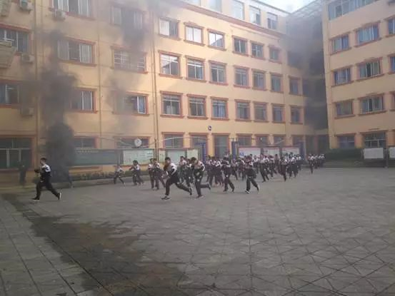 成都實(shí)驗(yàn)外國語學(xué)校的宿舍怎么樣？