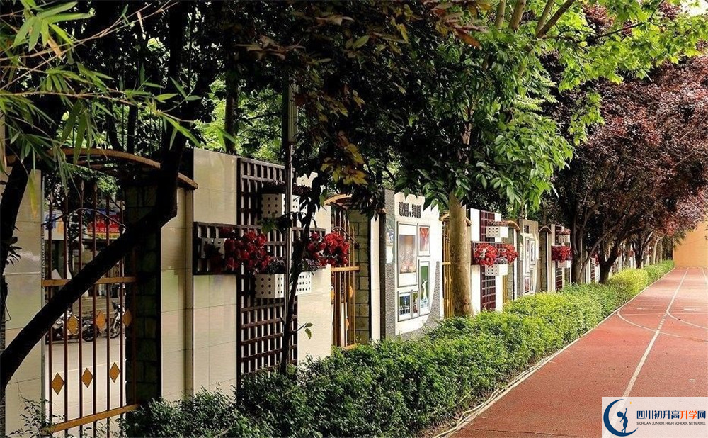 2020年成都大學(xué)附屬中學(xué)初升高的學(xué)費是多少？