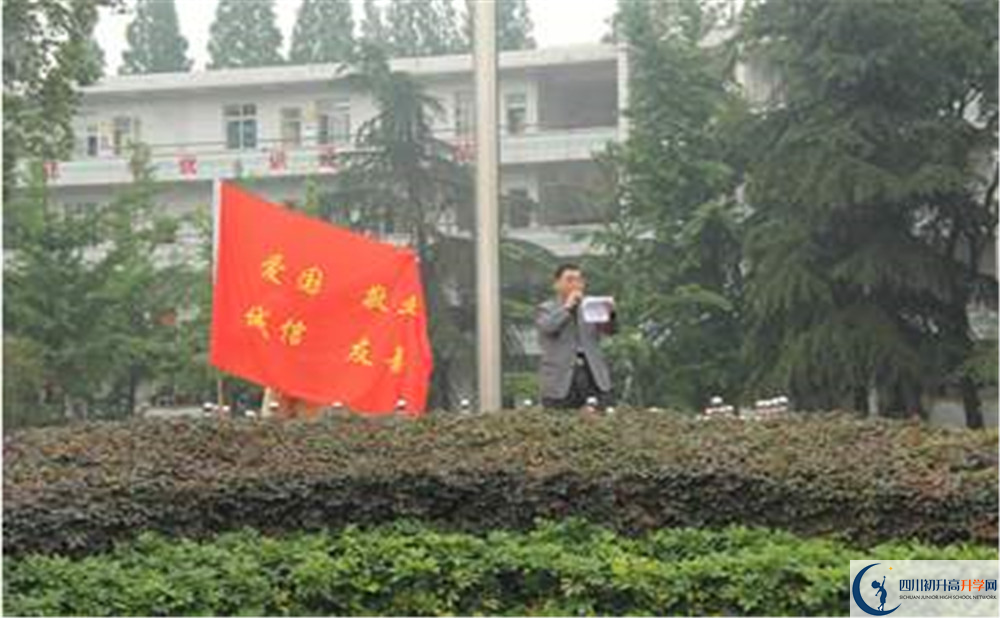 郫縣二中高中本部的錄取分?jǐn)?shù)是多少？