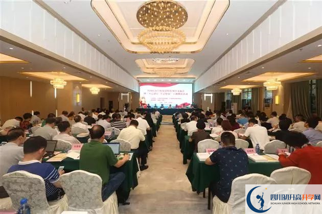 成都棠湖外國語學(xué)校的學(xué)費收費標(biāo)準(zhǔn)是什么？