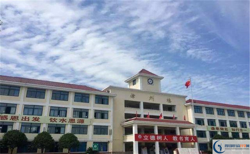 敖平中學(xué)的學(xué)費(fèi)大概是多少？