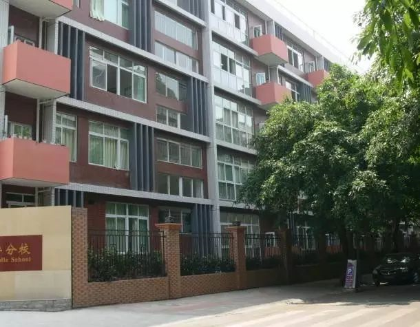 中考成都市石室聯(lián)中蜀華分校的招生分數(shù)線是多少？