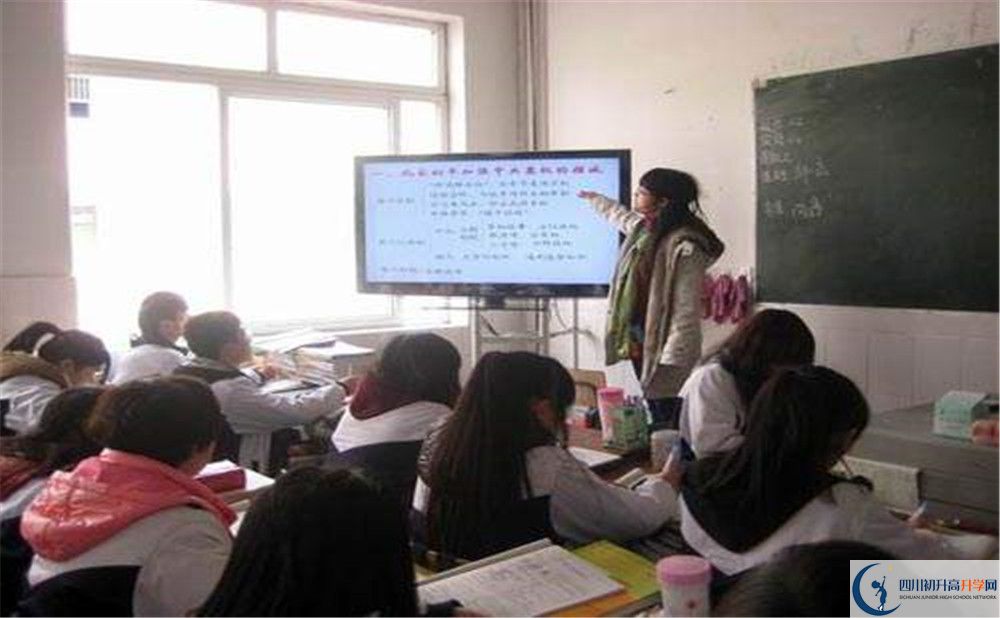 大邑縣實(shí)驗(yàn)中學(xué)初升高的分?jǐn)?shù)線是多少？