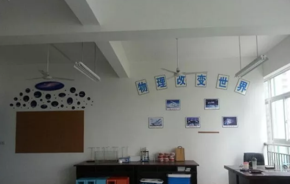 中考成都市泡桐樹中學的招生分數線是多少？