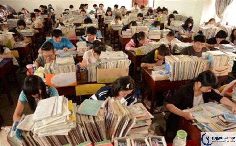 成都列五中學(xué)的招生分?jǐn)?shù)線是多少？