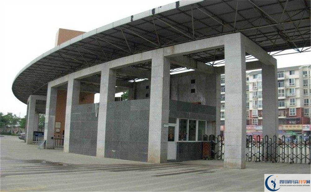 成都市龍泉中學的老師好不好？