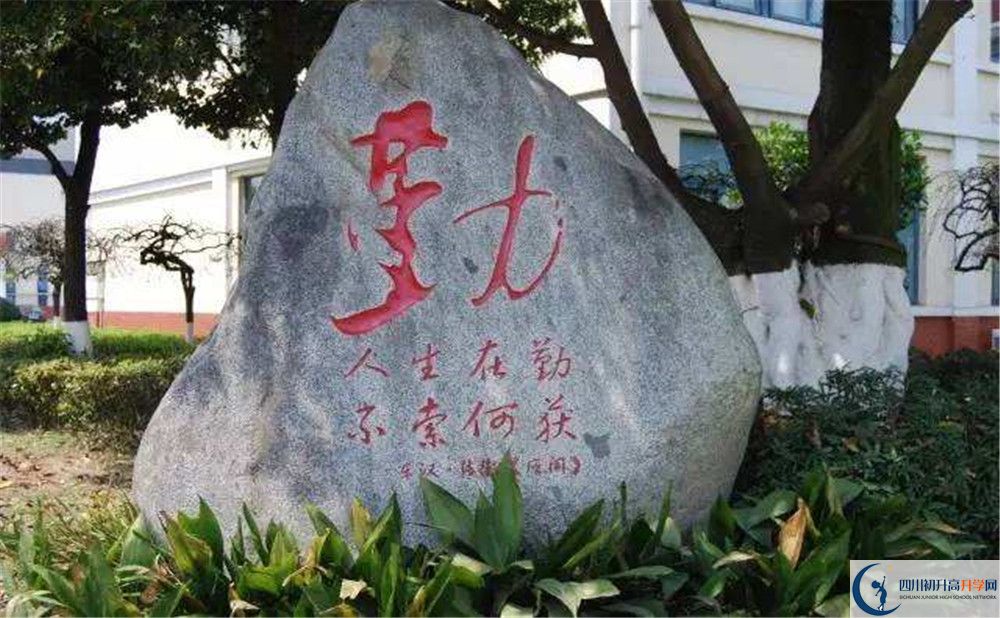 敖平中學(xué)一學(xué)期的學(xué)費是多少？