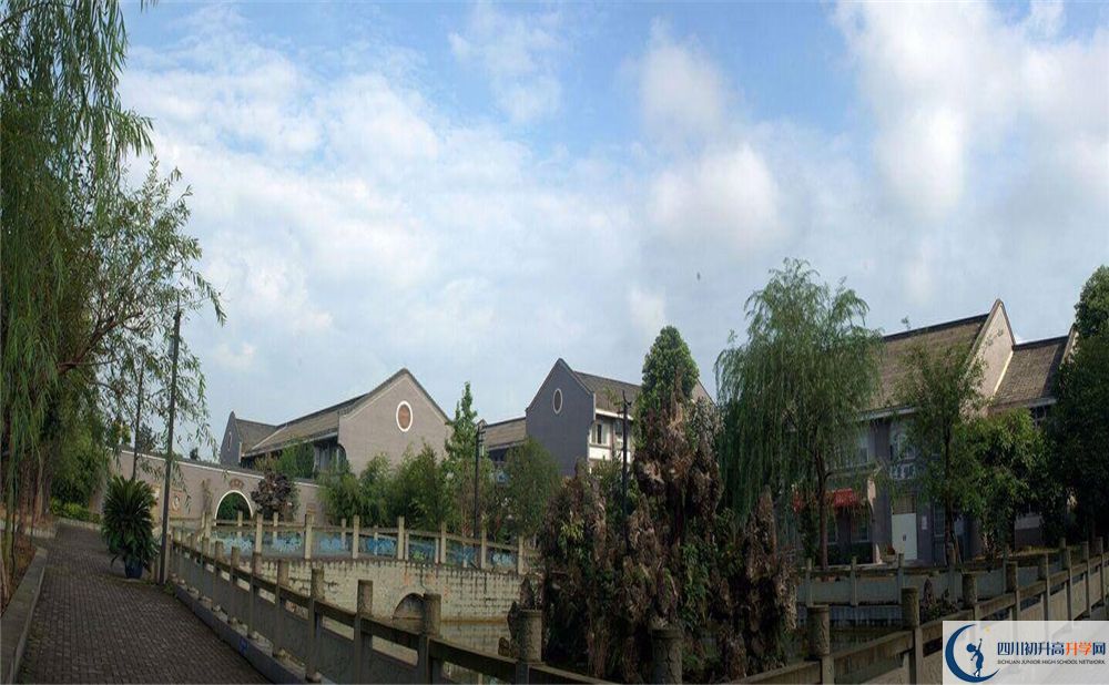 安仁中學(xué)的高中住宿好不好？