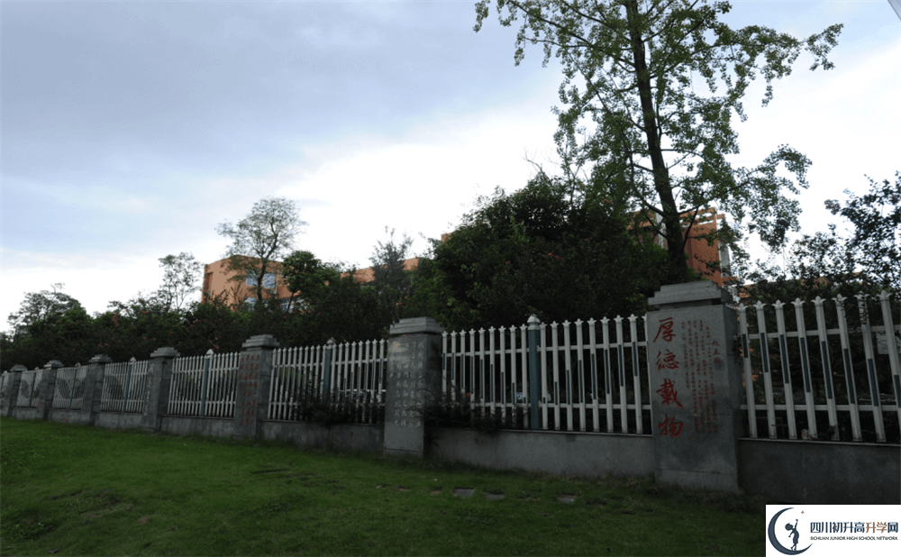 溫江中學(xué)的宿舍好不好？
