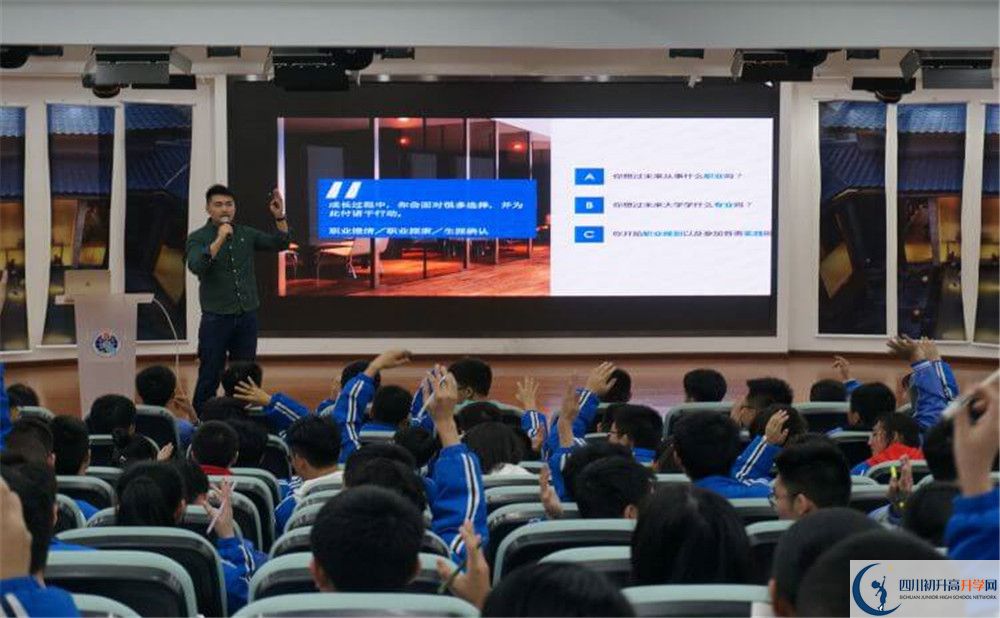 近幾年四川師范大學實驗外國語學校高中錄取的分數(shù)線？