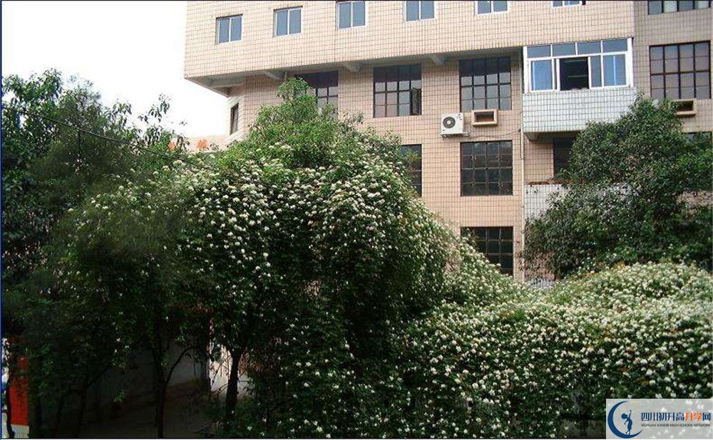 石室聯(lián)合中學(xué)蜀華分校住宿條件怎么樣？					