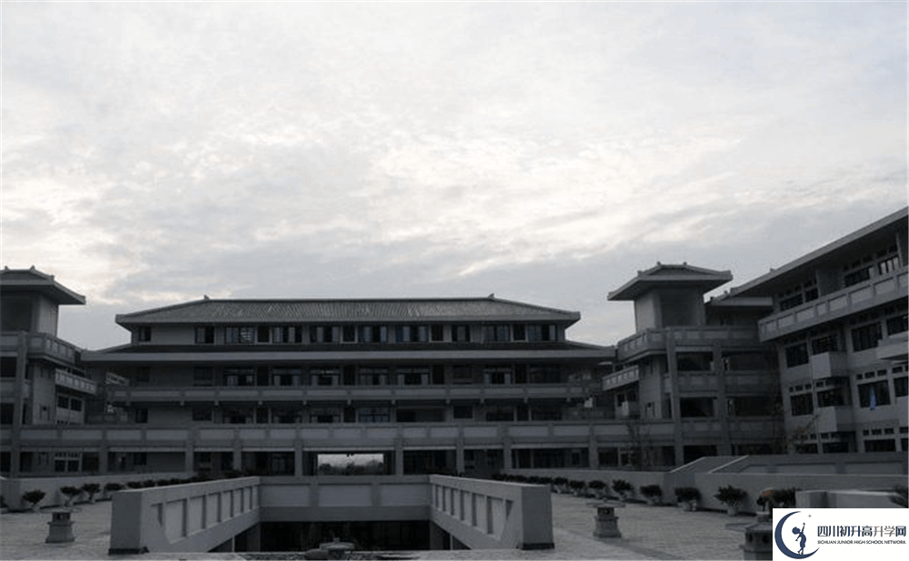 成都石室中學(xué)北湖校區(qū)的學(xué)校地址在哪里？