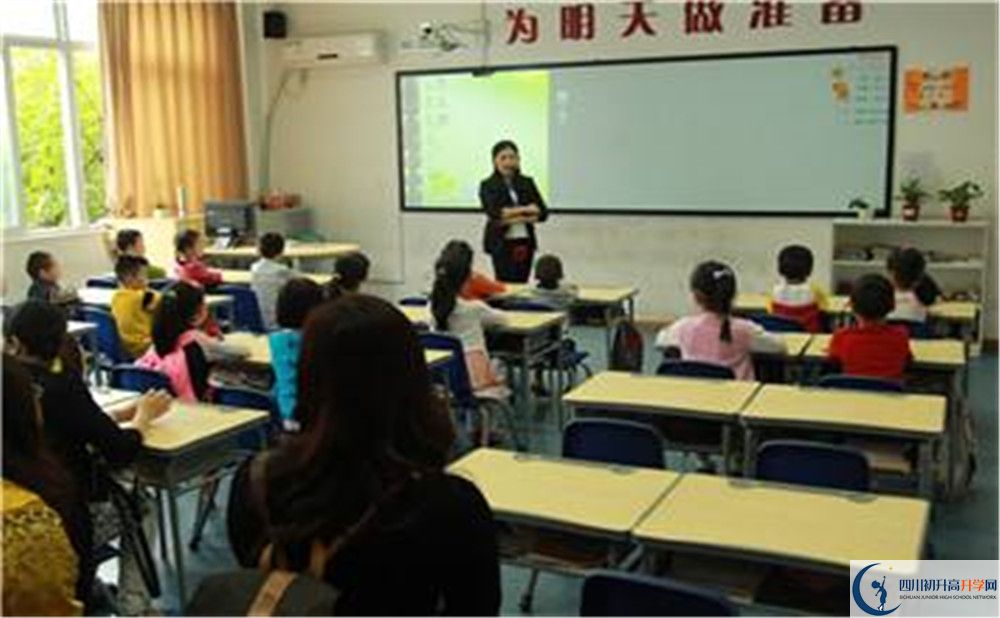北大附中成都新津?yàn)槊鲗W(xué)校地址在哪里？