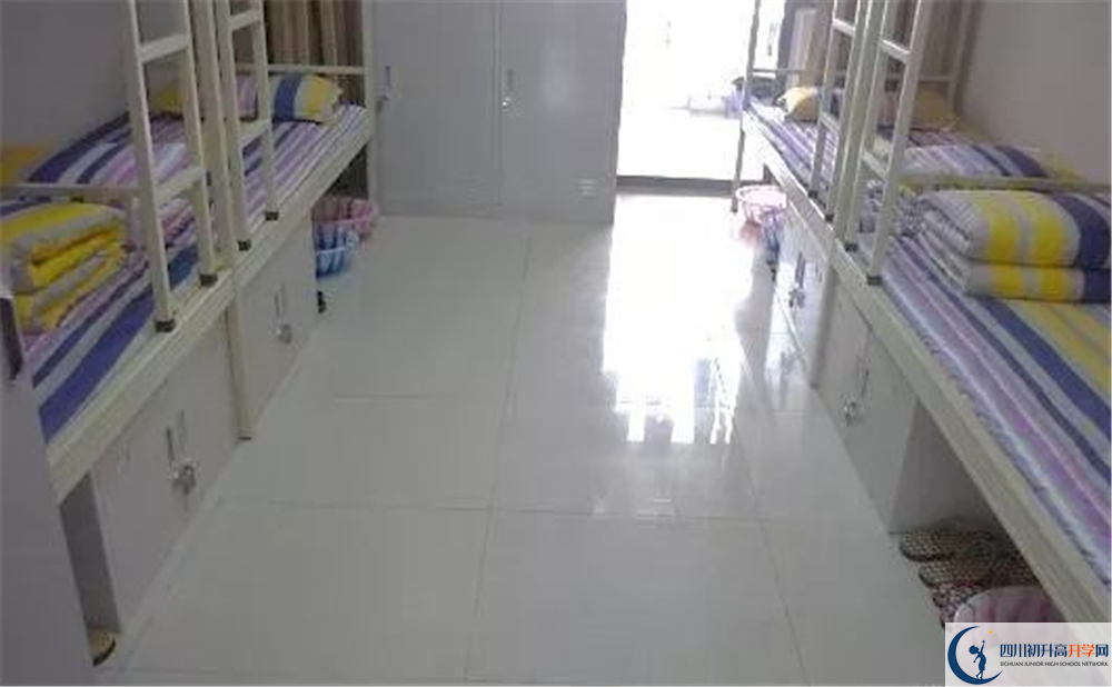 成都市第十七中學(xué)初升高向外地招生嗎？