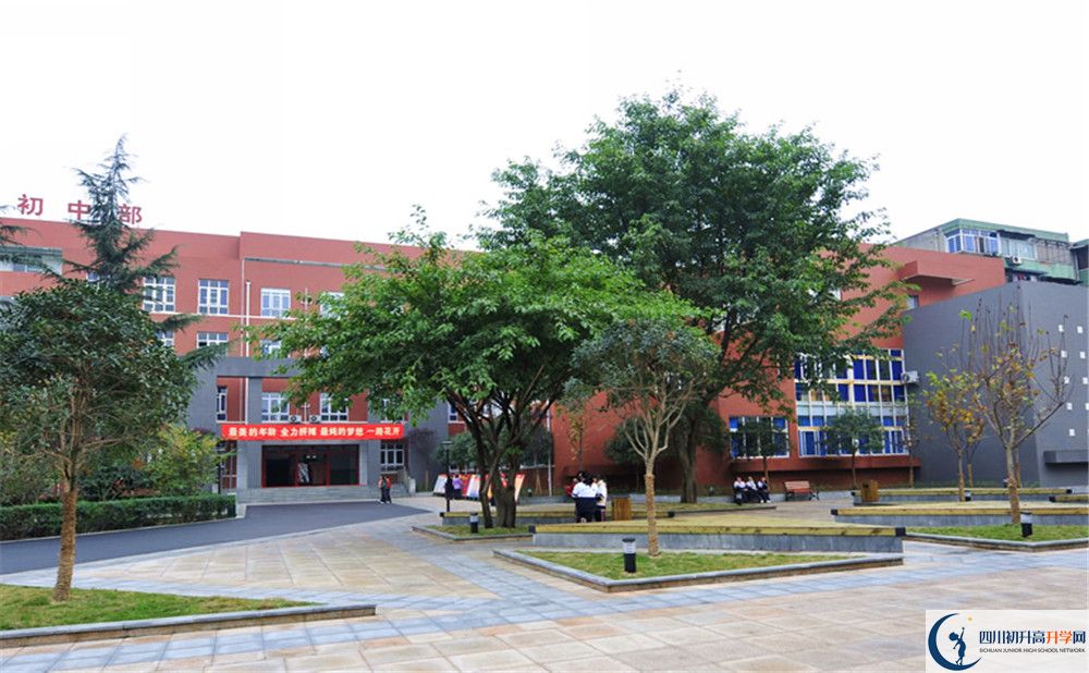 四川師范大學(xué)附屬中學(xué)初升高向外地招生嗎？			