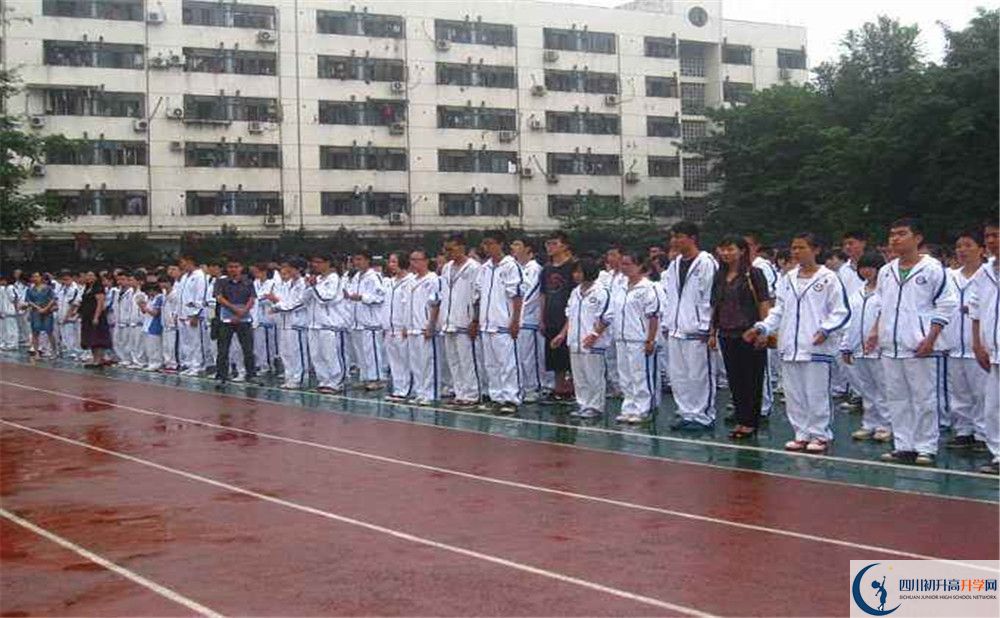 成都市田家炳中學(xué)高中住宿怎么樣？