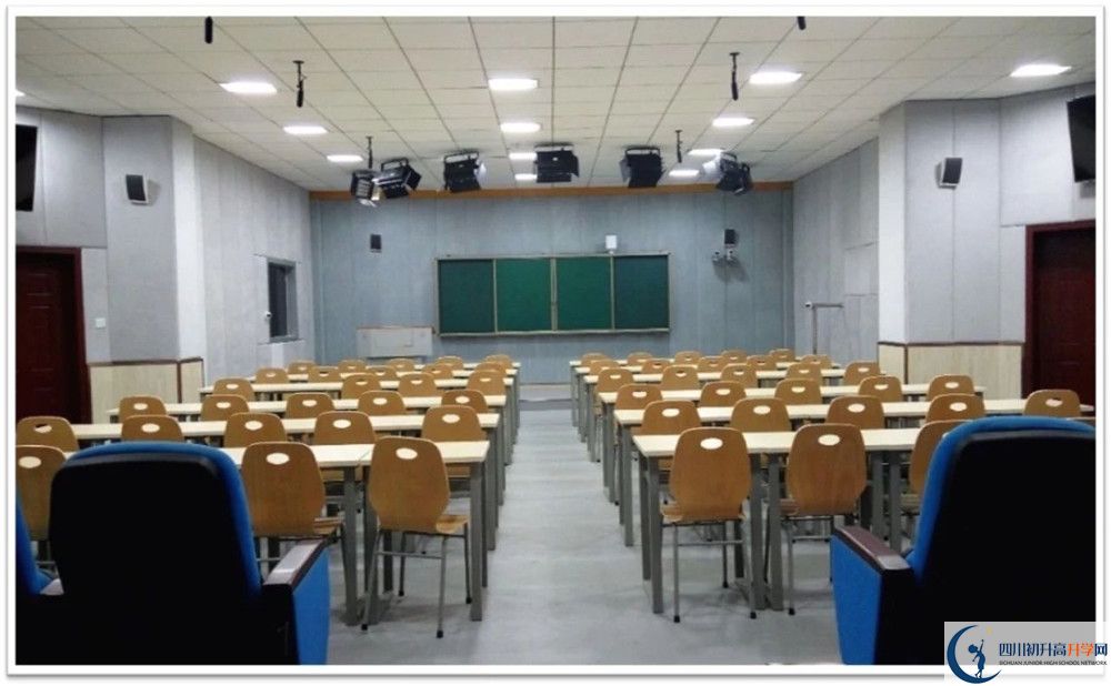 成都石室中學(xué)的高中住宿怎么樣？
