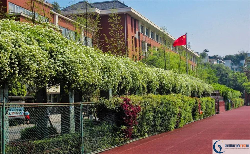 成都七中八一學(xué)校的高中住宿怎么樣？