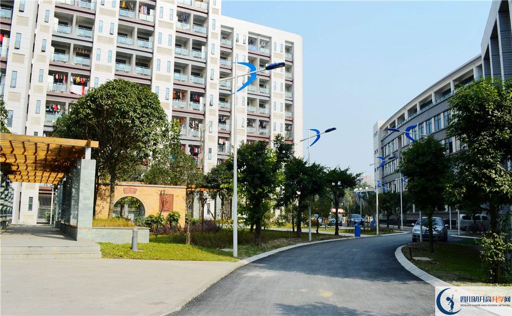 大彎中學(xué)高中部地址在哪？