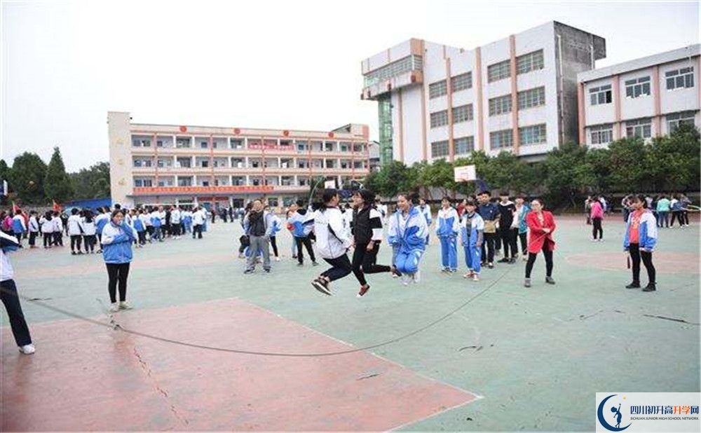 成都棠湖外國語學校高中住宿怎么樣？