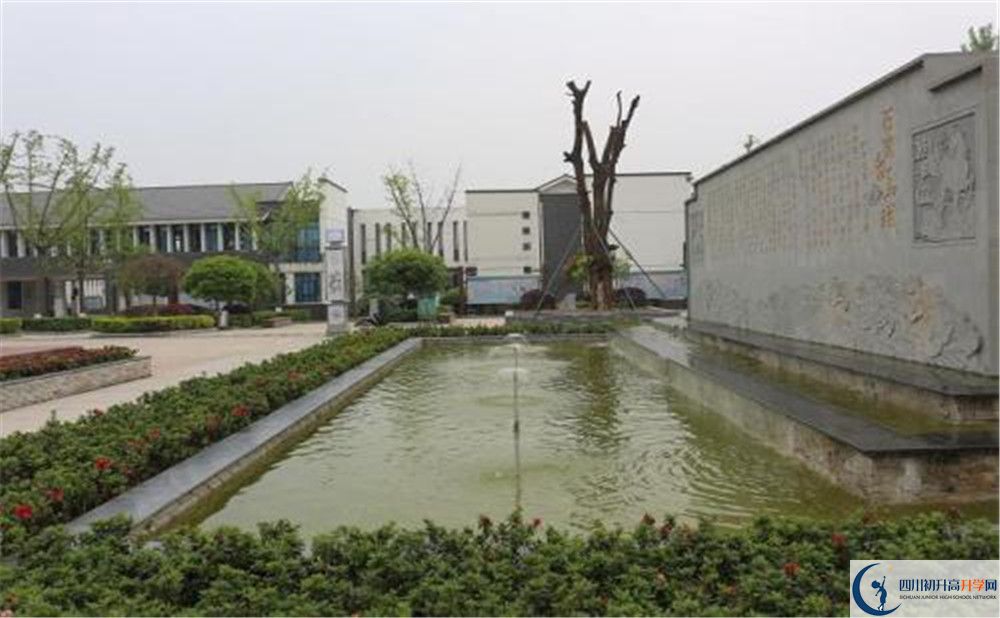 石室白馬中學(xué)的高中住宿怎么樣？