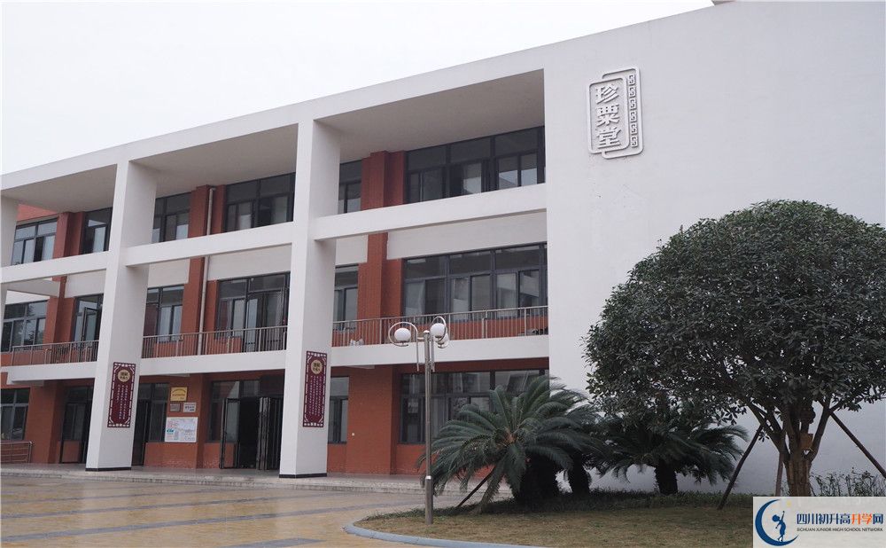 金堂中學(xué)高中住宿怎么樣？