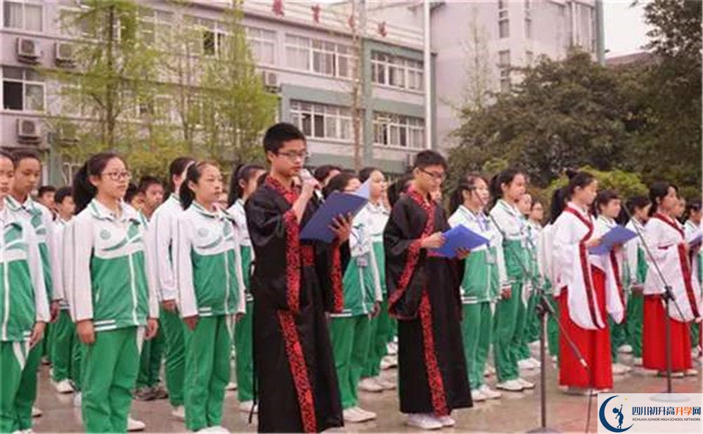 武侯高級中學(xué)是私立還是公立學(xué)校？