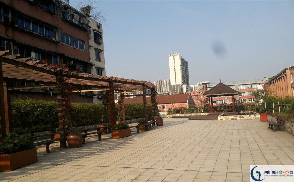 通錦中學(xué)是私立還是公立學(xué)校？