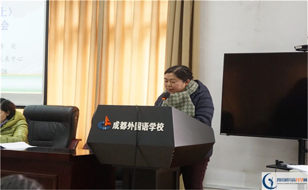 成都外國語學(xué)校是私立還是公立學(xué)校？
