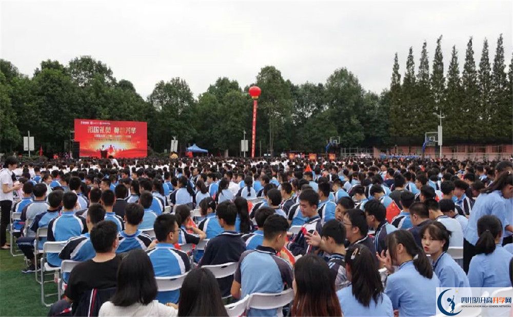 都江堰玉壘學校是私立還是公立學校？