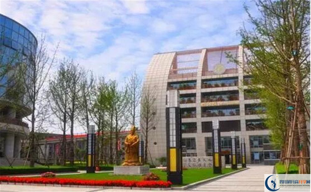 石室天府中學(xué)是私立收費(fèi)嗎？