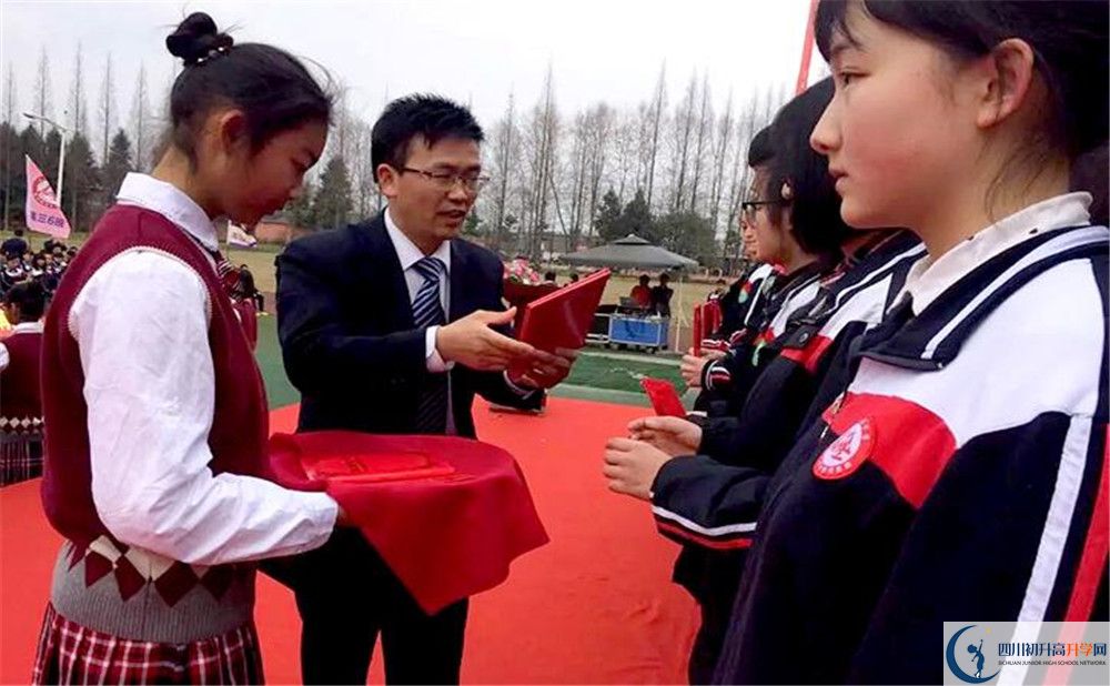 都江堰育才學(xué)校是重點(diǎn)中學(xué)嗎？