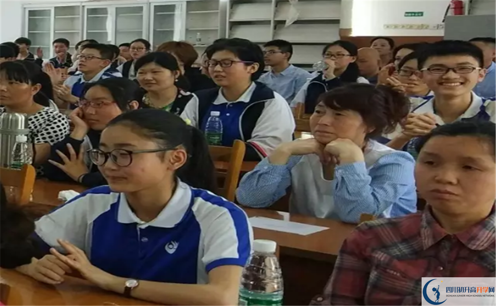 郫縣三中是私立收費(fèi)嗎？