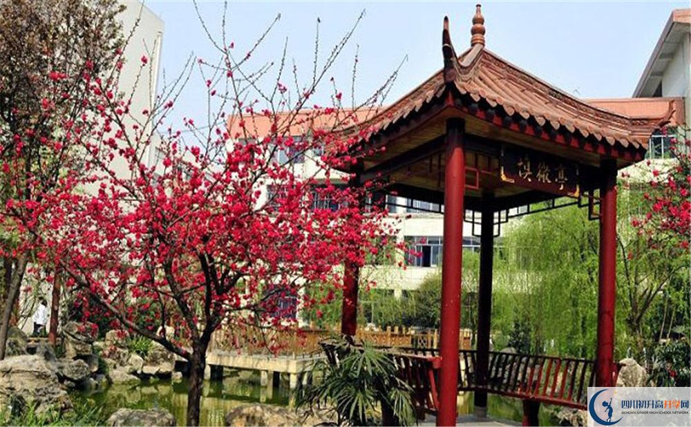 蜀城中學(xué)是私立收費嗎？