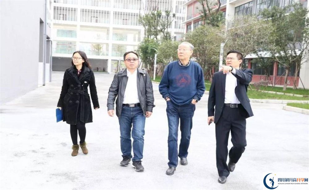 北二外成都附屬中學高中分班考試難嗎？