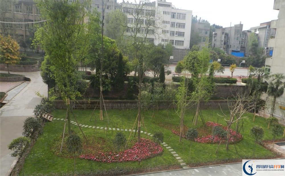 竹篙中學(xué)是重點中學(xué)嗎？