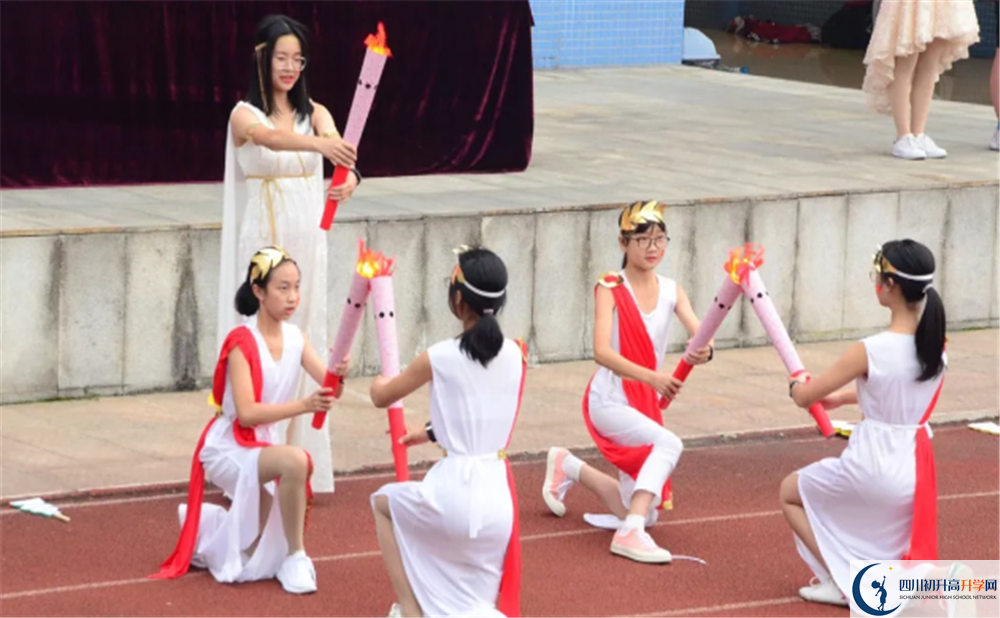 成都市泡桐樹中學(xué)與成都七中實(shí)驗(yàn)學(xué)校哪一個(gè)好？