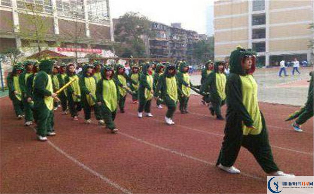 四川大學(xué)附屬中學(xué)實(shí)驗(yàn)班學(xué)費(fèi)貴嗎？