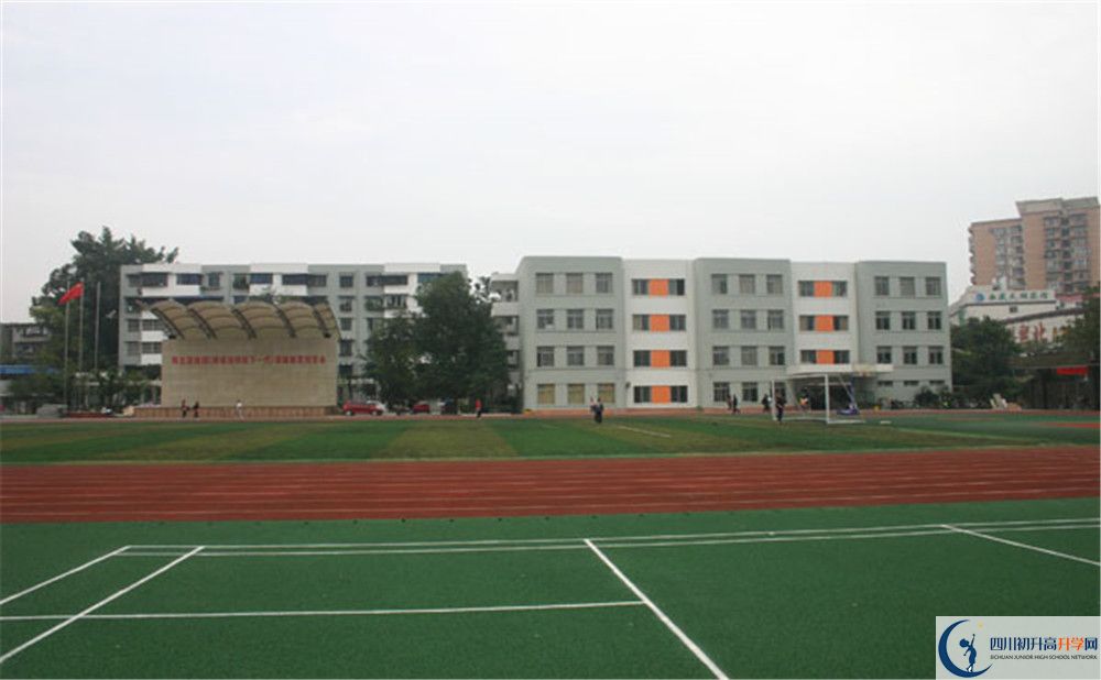 成都鐵路中學(xué)實(shí)驗(yàn)班學(xué)費(fèi)貴嗎？