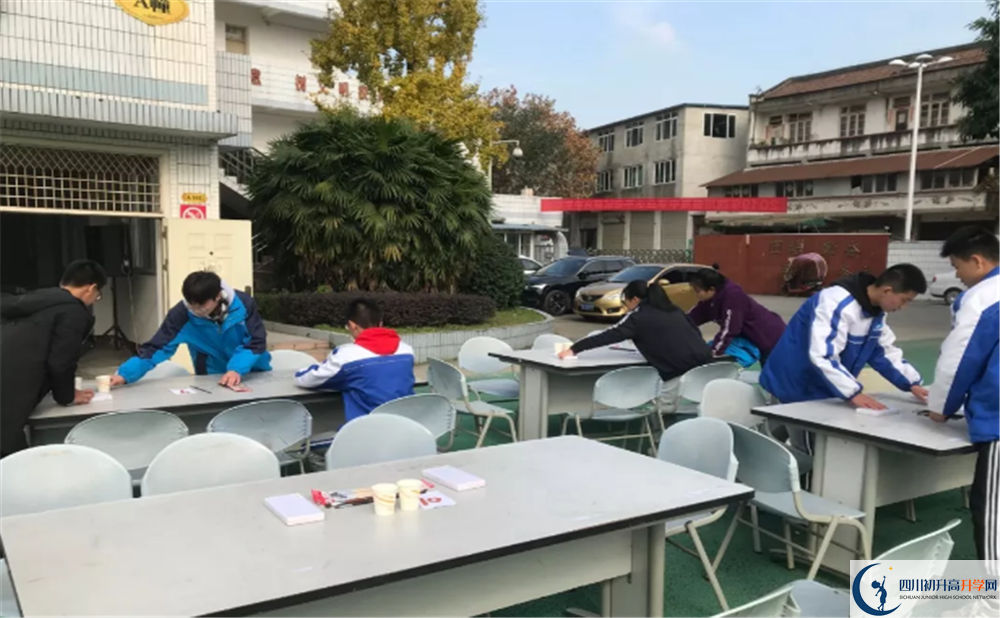 新都泰興中學(xué)實驗班學(xué)費貴嗎？