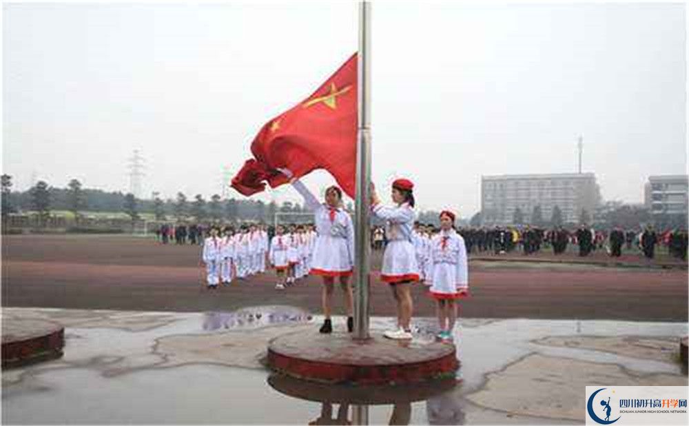 成都新津?yàn)槊鲗W(xué)校實(shí)驗(yàn)班學(xué)費(fèi)貴嗎？