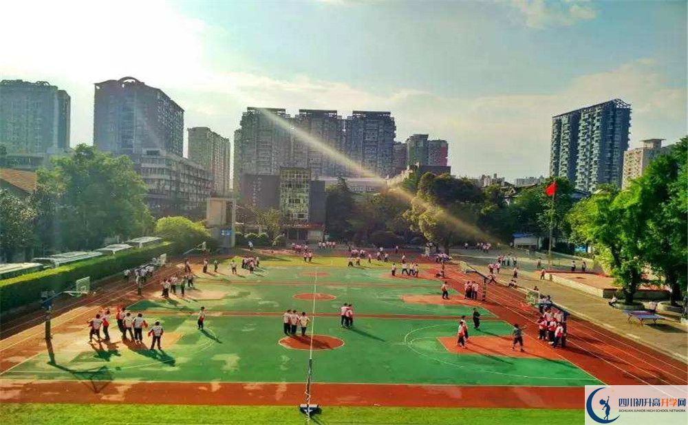 成都樹德協(xié)進中學在校學生總人數是多少？