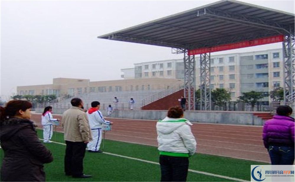 電子科技大學(xué)實(shí)驗(yàn)中學(xué)在校學(xué)生總?cè)藬?shù)是多少？