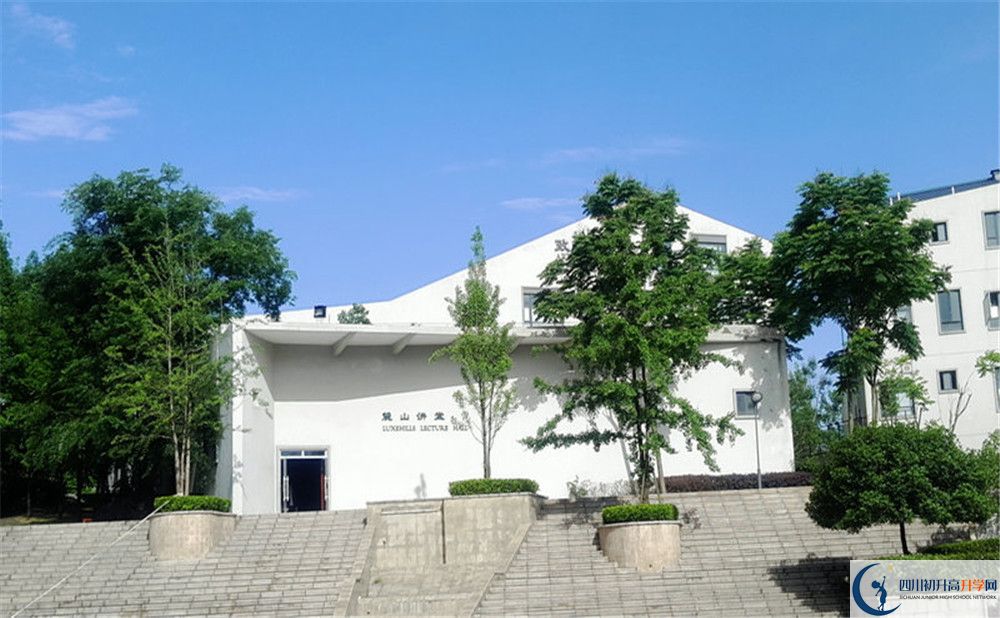 成都實(shí)驗(yàn)外國語學(xué)校（西區(qū)）在校學(xué)生總?cè)藬?shù)是多少？