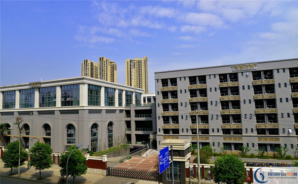 成都市第四十九中學補課嗎？