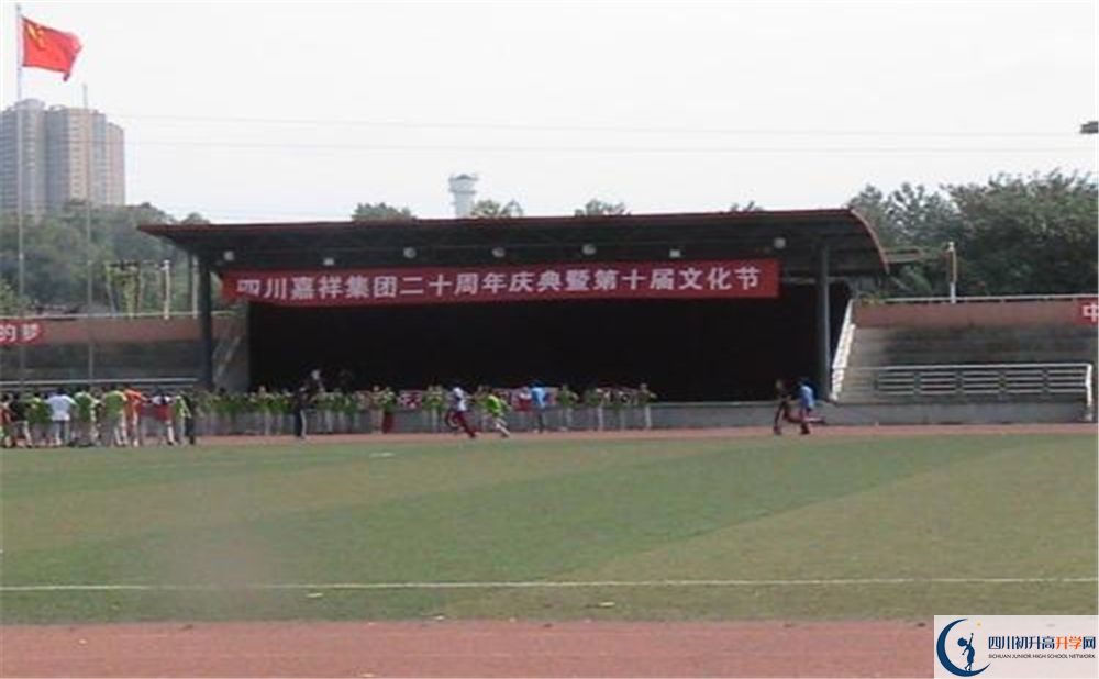 成都嘉祥外國語學(xué)校在校學(xué)生總?cè)藬?shù)是多少？