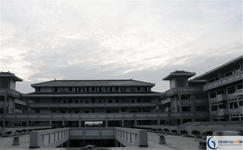 成都石室中學北湖校區(qū)在校學生總人數(shù)是多少?