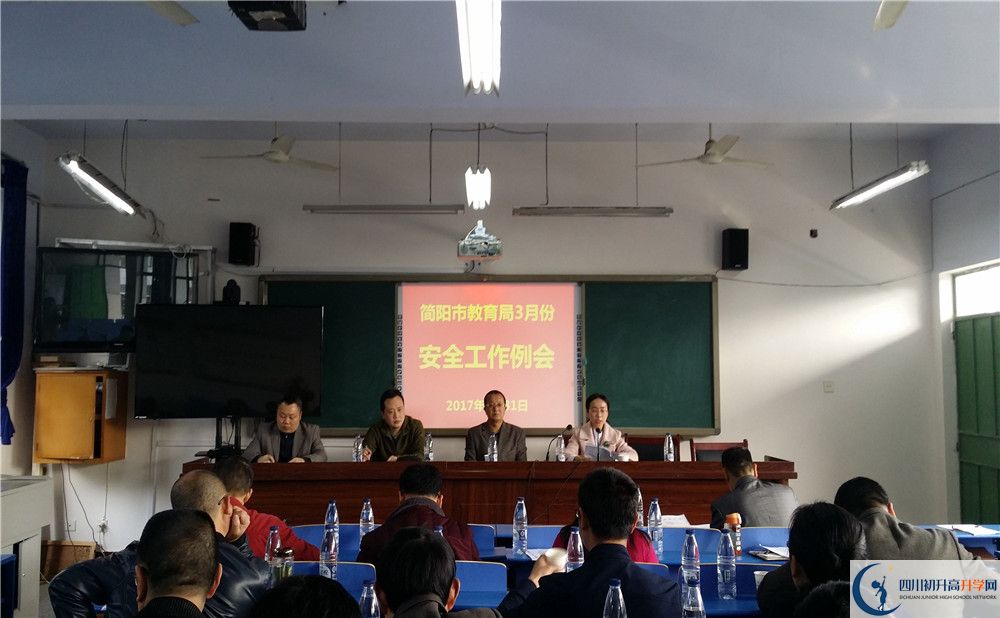 三岔中學(xué)走讀生作息時(shí)間是怎樣的？